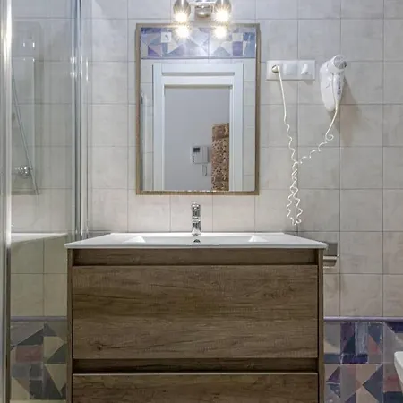Benalroma Spacious 50 Mt From The Apartment *