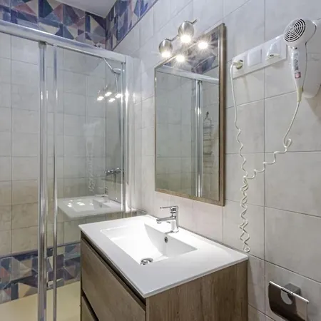 Benalroma Spacious 50 Mt From The Apartment